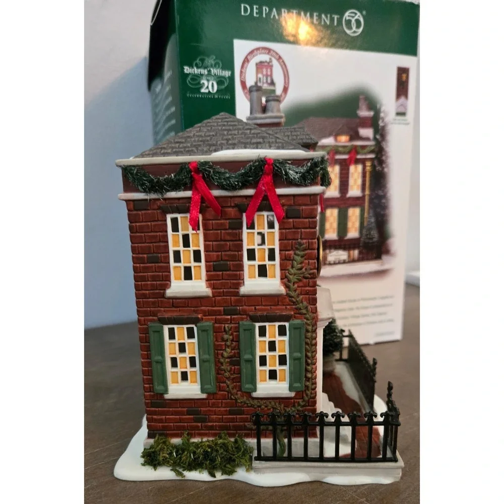 Department 56‎ Dickens' Birthplace Special Edition Dickens Village w Pin dept 56